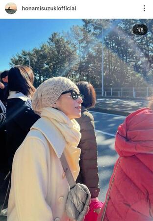 　沿道で応援。鈴木保奈美のインスタグラム＠ｈｏｎａｍｉｓｕｚｕｋｉｏｆｆｉｃｉａｌより