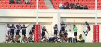 　後半、試合終了直前に逆転トライが決まり歓喜の桐蔭学園フィフティーン。決勝進出が決まる（撮影・中田匡峻）