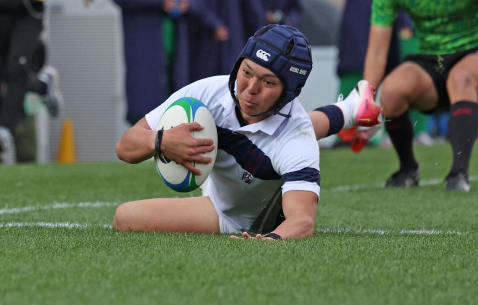 　後半、逆転トライを決める大阪桐蔭・吉川大惺（撮影・中田匡峻）