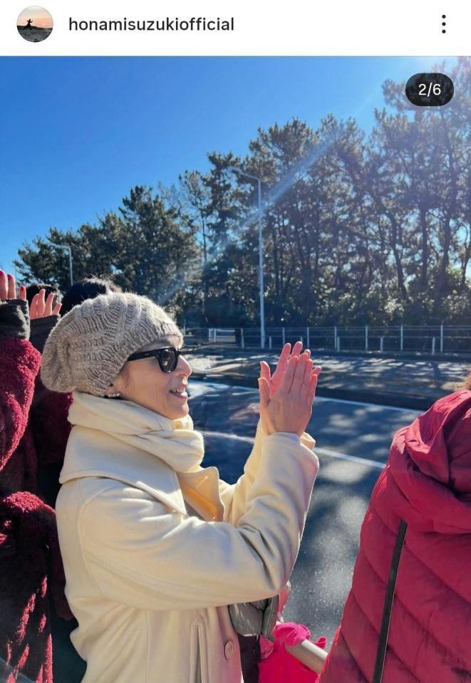 　沿道で応援。鈴木保奈美のインスタグラム＠ｈｏｎａｍｉｓｕｚｕｋｉｏｆｆｉｃｉａｌより