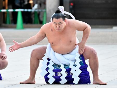 　奉納土俵入りを披露する横綱豊昇龍＝６日、東京・明治神宮