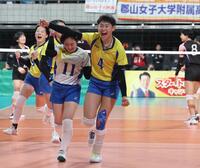 　１回戦を突破して喜ぶ鹿児島城西・頼冨果穂（撮影・佐々木彰尚）