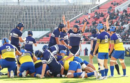 　後半、勝ち越しトライを決め喜ぶ桐蔭学園フィフティーン（撮影・山口登）