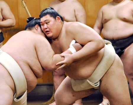 　佐渡ケ嶽部屋での出稽古で相撲を取る横綱大の里