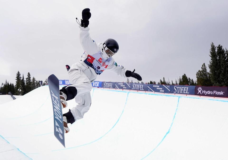 　スノーボードＷ杯男子ハーフパイプ第２戦で決勝に進んだ戸塚優斗＝コッパーマウンテン（共同）