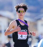 　元日のニューイヤー駅伝で５区を力走する太田蒼生（写真提供・西村尚己／アフロスポーツ）