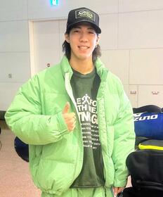 　羽田空港で取材に応じた二階堂蓮（撮影・谷凌弥）