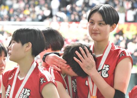 「凄まじい試合だった。熱すぎた」春高バレー女子準決の死闘 敗れた東九州龍谷2年生エースの姿にSNSも感動「やりきった表情、カッコ良すぎる」