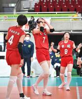 金蘭会に敗れた東九州龍谷・忠願寺莉桜（中央）＝撮影・持木克友