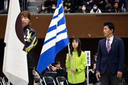 　全国都道府県対抗女子駅伝の開会式に参加した兵庫の田中希実（左から２人目）