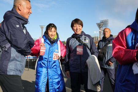 　レースを終え、引き揚げる田中希実