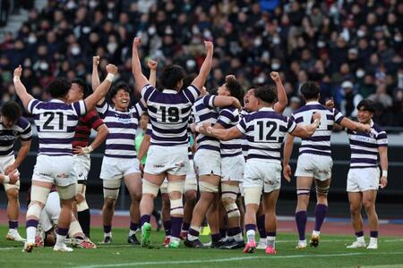 優勝し歓喜の明大フィフティーン（撮影・金田祐二）