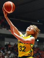 第１クオーター、シュートを放つＥＮＥＯＳ・宮崎