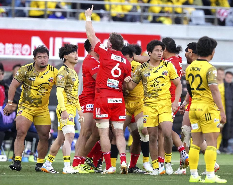 　神戸に逆転負けし、肩を落とす東京ＳＧフィフティーン