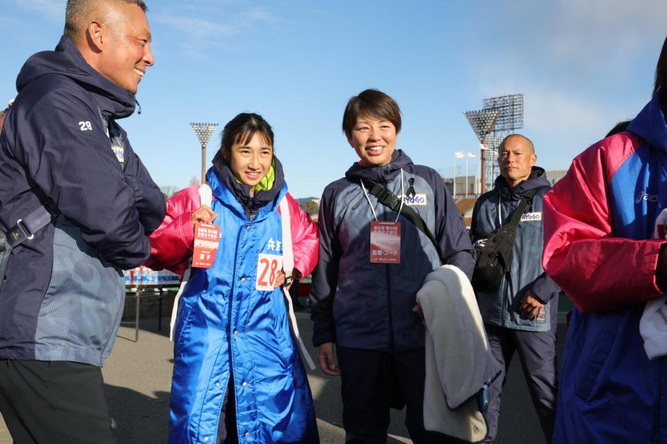 　レースを終え、引き揚げる田中希実