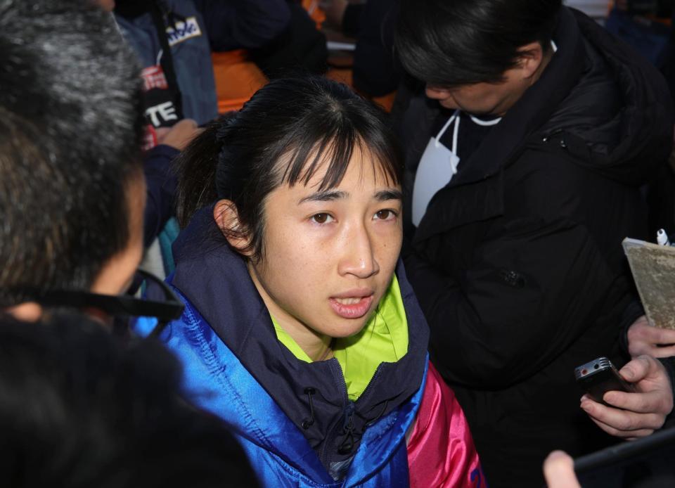 　記者の質問に答える田中希実（撮影・坂部計介）