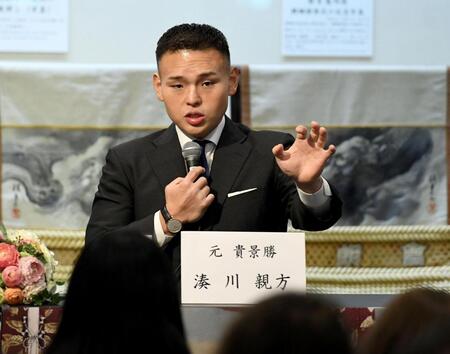 対戦してみたい力士に安青錦を挙げた湊川親方（撮影・佐藤厚）