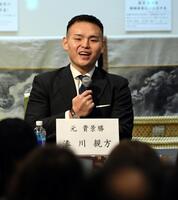 トークショーで笑顔を見せる湊川親方（撮影・佐藤厚）