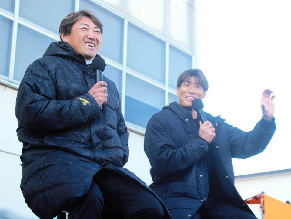 和歌山競輪でトークショーに出演した内川聖一氏（左）と糸井嘉男氏