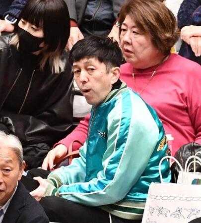 観戦に訪れた２丁拳銃の小堀＝両国国技館（撮影・園田高夫）