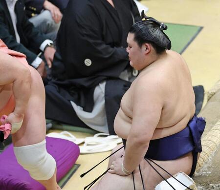 義ノ富士に上手投げで敗れた大の里