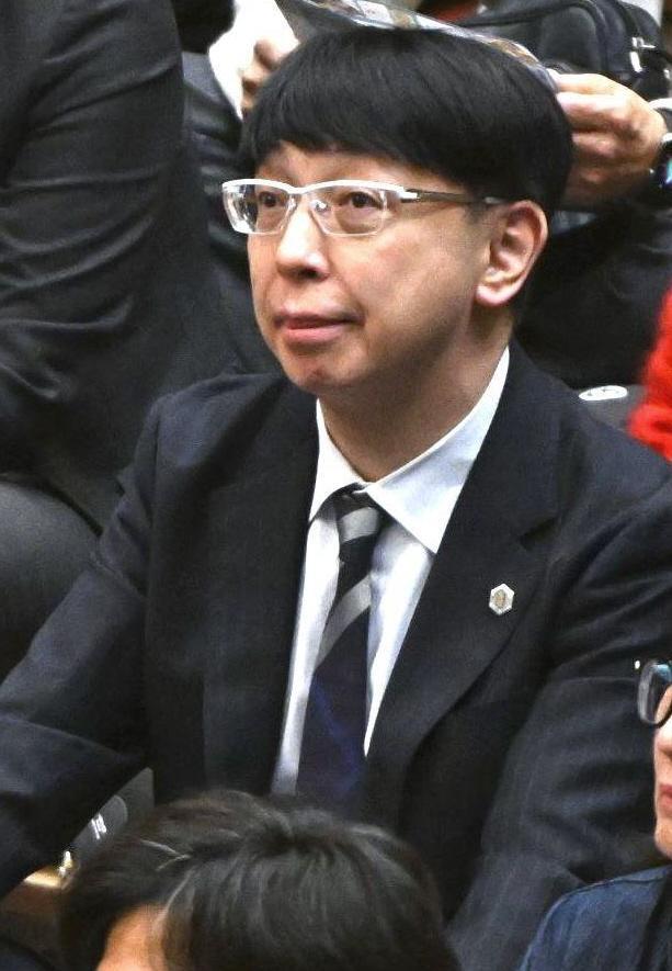 大相撲初場所４日目を観戦する木下博勝氏