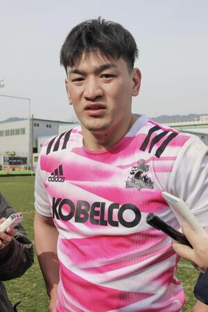 　取材に応じる神戸の李承信