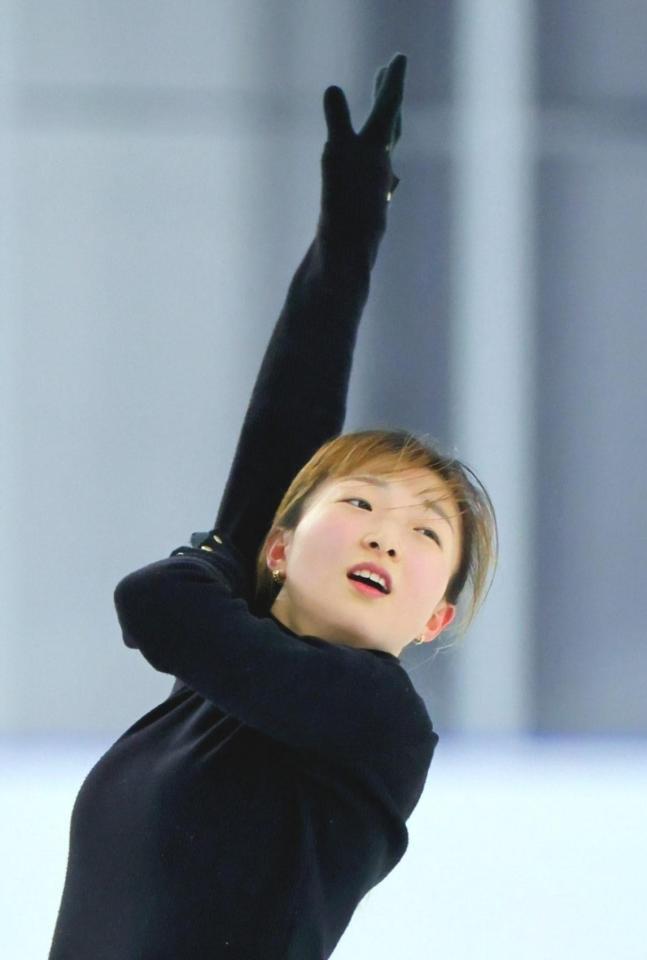 　公開練習で調整する坂本花織