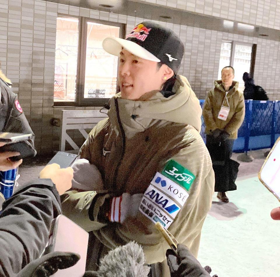 取材に応じる小林陵侑