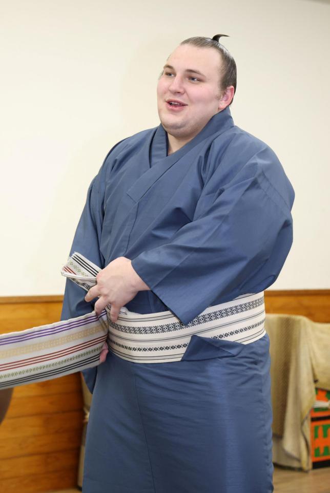 笑顔で着替える安青錦（撮影・持木克友）