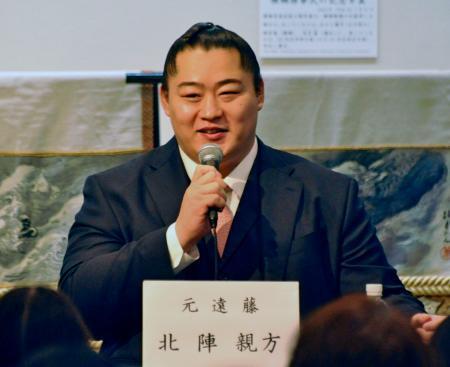 　トークイベントに臨んだ元小結遠藤の北陣親方＝１７日、両国国技館