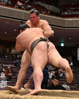 滑翔に押し出される庄司（撮影・持木克友）