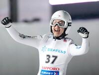 ２回目の着地後にガッツポーズする中村直幹