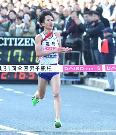 ２位でゴールテープを切る福島のアンカー・山口智規（撮影・北村雅宏）