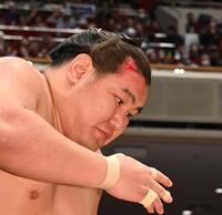 　最初の取り組みで流血した豊昇龍（撮影・持木克友）