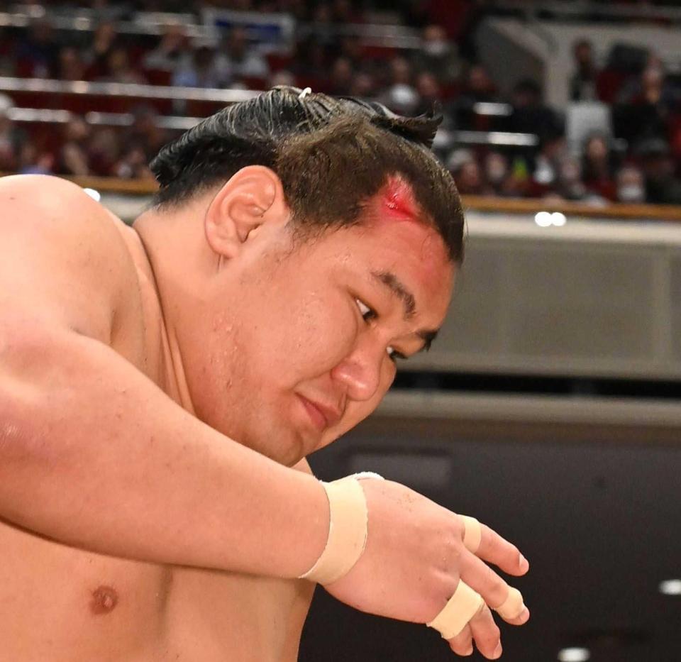 　最初の取り組みで流血した豊昇龍（撮影・持木克友）