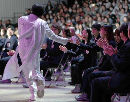 坂本花織　“ケンティーパワー”チャージでエンジン全開　日本選手団結団式で決意新た「全身全霊をかけて挑みます」