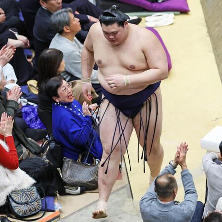 　若元春に寄り切りで敗れた大の里