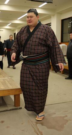 足取り重く引き上げる大の里