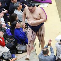 　若元春に寄り切りで敗れた大の里