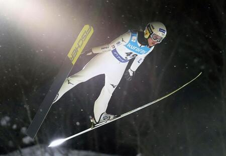 　優勝した丸山希の飛躍