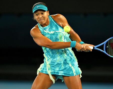 女子シングルス１回戦でプレーする大坂なおみ＝メルボルン（ゲッティ＝共同）