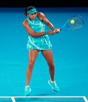 　女子シングルス１回戦でプレーする大坂なおみ＝メルボルン（ゲッティ＝共同）