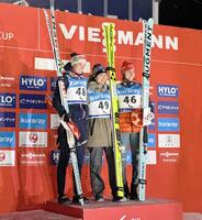 　表彰台の中央で笑顔の丸山希