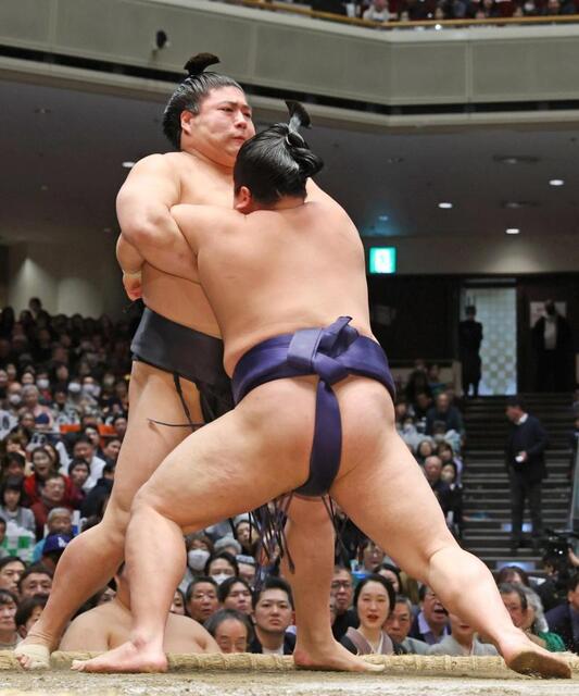 初場所で珍事 異例の時間差物言い