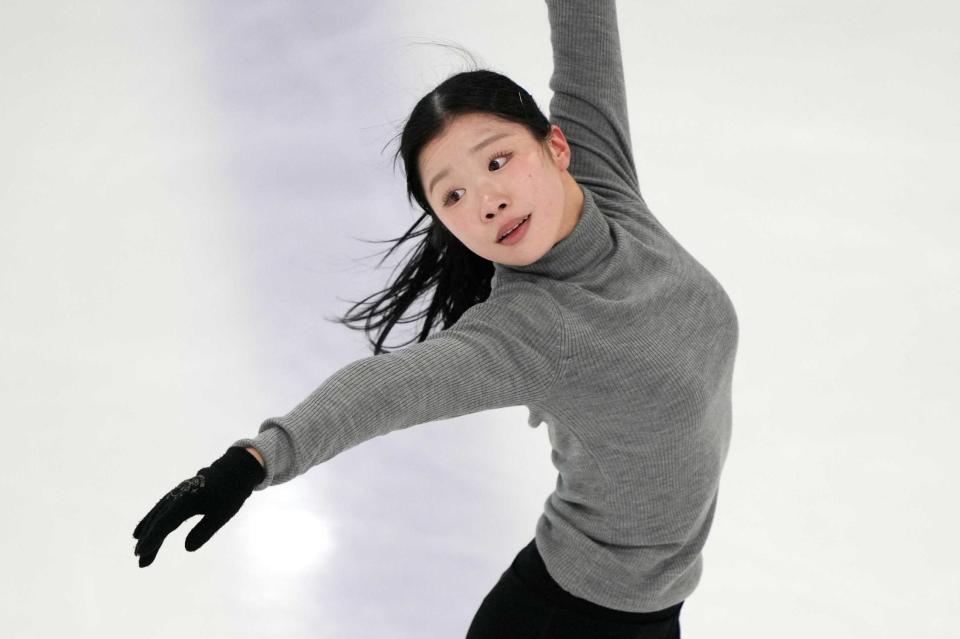 　公式練習で調整する中井亜美（共同）