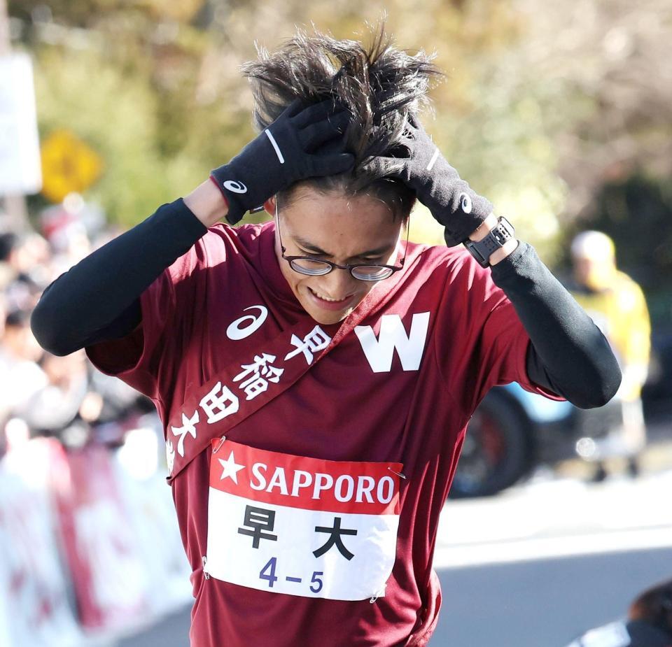 ゴール後に頭をかきむしる早大・工藤（撮影・石井剣太郎）
