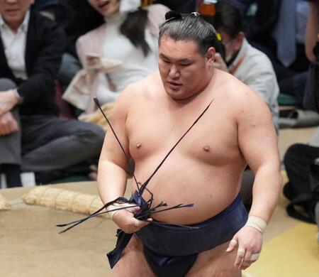 安青錦に敗れ、引き揚げる豊昇龍