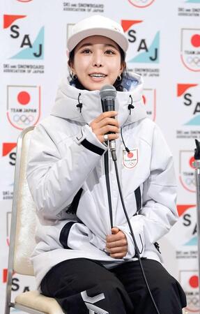 　ミラノ・コルティナ冬季五輪代表に選ばれ、記者会見する高梨沙羅