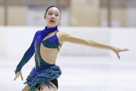 　女子ＳＰ　演技する星槎国際・岡万佑子＝宇都宮市スケートセンター